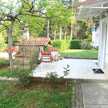 Leo Apartment
