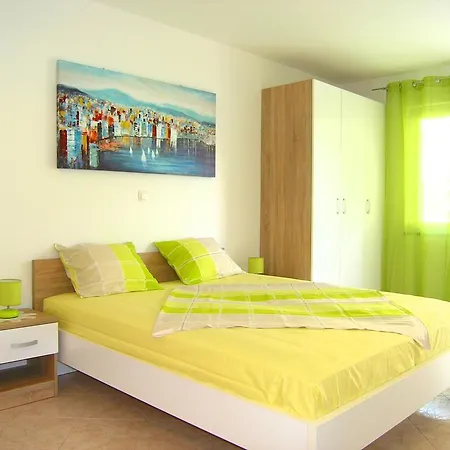 Leo Apartment *